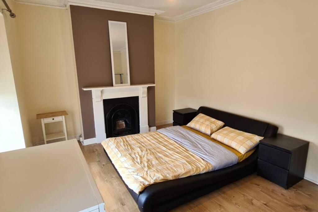 Swansea City Centre Townhouse Exterior photo